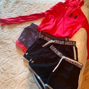 Under Armor LOT size M girls 4 pieces